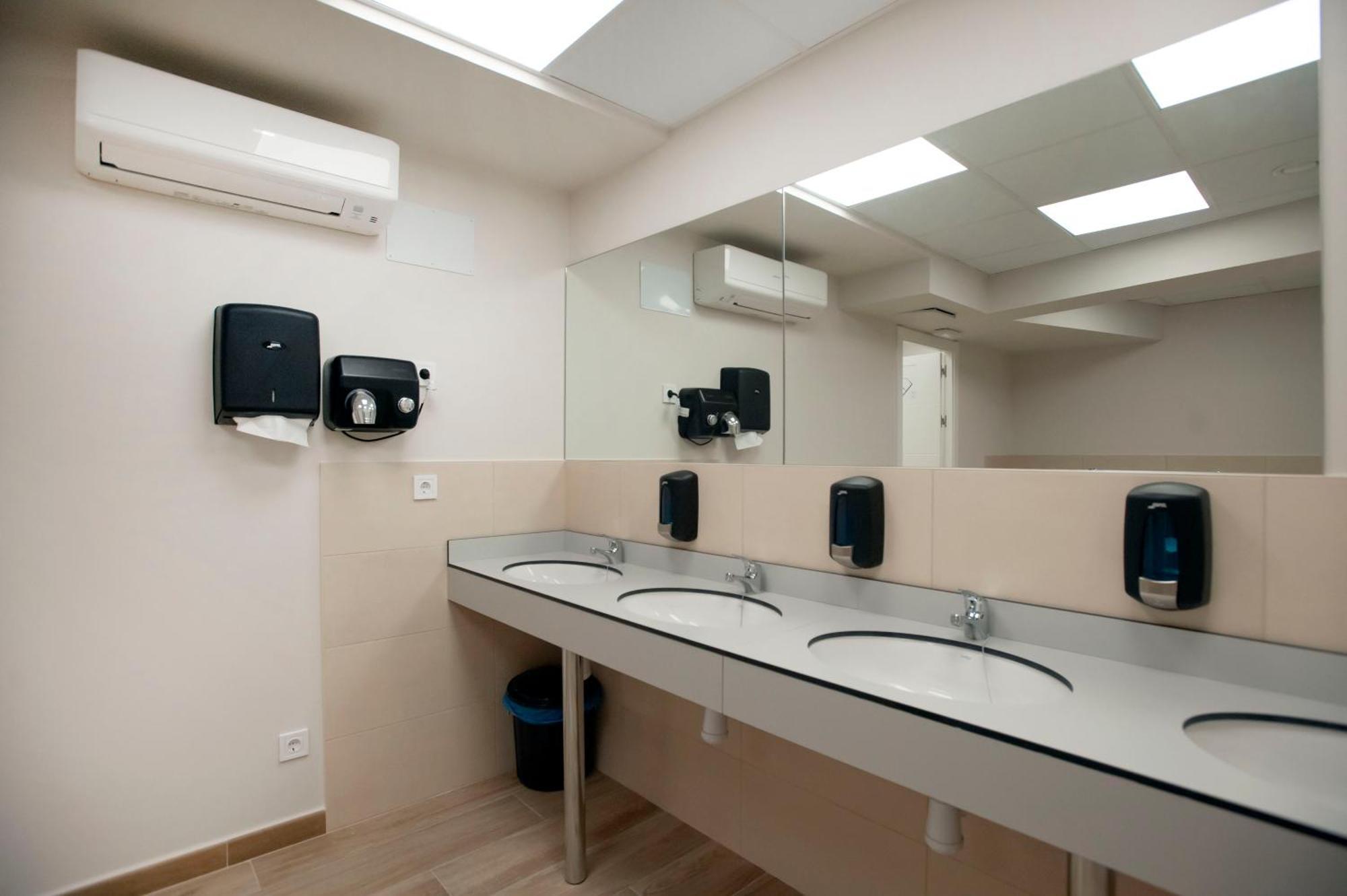 Hostel Dos Estaciones - Free Towels, Coffee & Tea, Remote Check-In Alicante Dış mekan fotoğraf